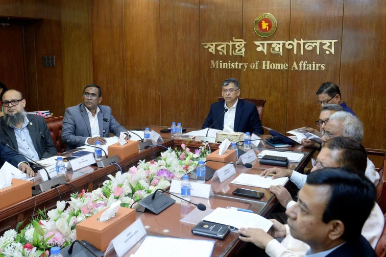 অটোরিকশার দৌরাত্ম্য বন্ধে অবৈধ বিদ্যুৎ চার্জিং পয়েন্টে অভিযান চালানো হচ্ছে....স্বরাষ্ট্রমন্ত্রী